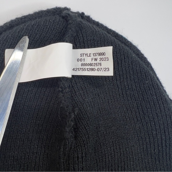 Under Armour Unisex Smaller Beanie Black Like New!! - Picture 9 of 9